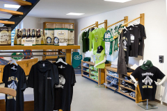 saalfelder-t-shirts-im-brauereishop-036